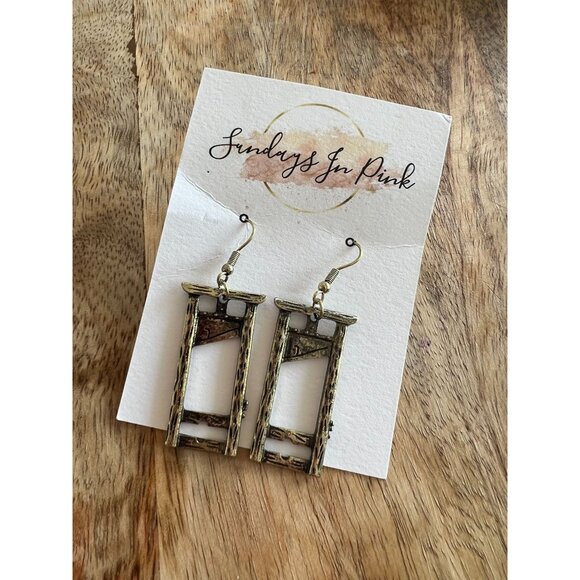 GUILLOTINE Halloween Horror Movie Scary Drop Earrings NEW - Picture 1 of 3